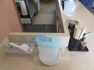 ラーメン（正油）@まるひら（北海道釧路市）卓上