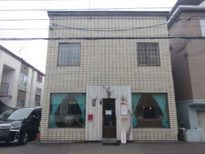 黒ワンタンそば@中華そば カリフォルニア（菊水駅）外観