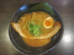 かさね醤油（並盛）@ラーメン いっとうや（新潟駅）ビジュアル：トップ