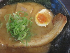 かさね醤油（並盛）@ラーメン いっとうや（新潟駅）具