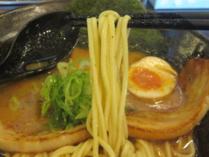 かさね醤油（並盛）@ラーメン いっとうや（新潟駅）麺