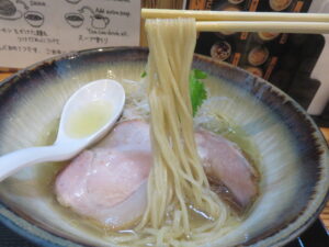 塩ラーメン@JAPANESE光ラーメン（日暮里駅）麺