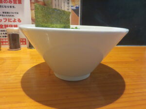真鯛豚骨中華蕎麦（並）@真鯛豚骨中華蕎麦 一潮（東長崎駅）ビジュアル：サイド