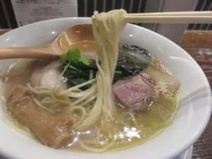塩らぁ麺@MENSHO District（代々木上原駅）麺