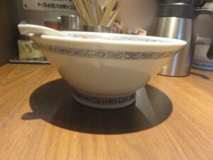 醤油ラーメン@RAMEN and TSUKEMEN Number.9（自由が丘駅）ビジュアル：サイド