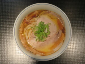 冷やし水と鶏の醤油ラーメン@ロックンビリーS1（代々木駅）ビジュアル：トップ