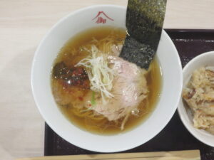 九州醤油拉麺@御山拉麺（新宿三丁目駅）ビジュアル：トップ