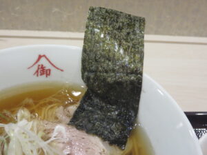 九州醤油拉麺@御山拉麺（新宿三丁目駅）具：海苔