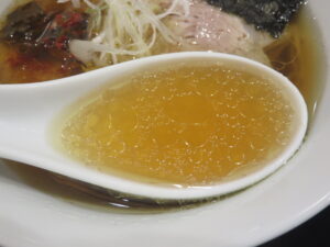 九州醤油拉麺@御山拉麺（新宿三丁目駅）スープ