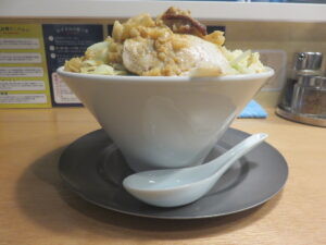 ラーメンミニ@秀丸拉麺（西早稲田駅）ビジュアル：サイド