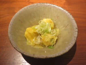 宍道湖蜆と煮干しの醤油らぁ麺@らぁ麺 かりよん（仮）（泉岳寺）ワンタン