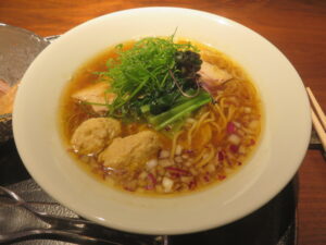 宍道湖蜆と煮干しの醤油らぁ麺@らぁ麺 かりよん（仮）（泉岳寺）ビジュアル