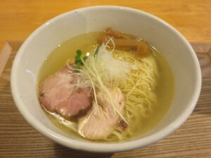 鶏塩らぁ麺@らぁ麺 椿（倉見駅）ビジュアル