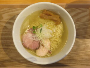 鶏塩らぁ麺@らぁ麺 椿（倉見駅）ビジュアル：トップ