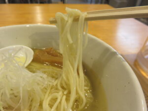 鶏塩らぁ麺@らぁ麺 椿（倉見駅）麺