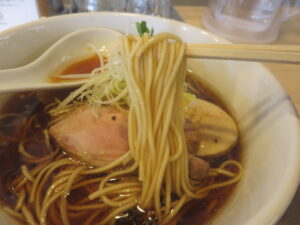 鶏醤油らぁ麺@MENYA TOMOSHIBI（川間駅）麺
