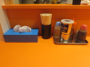 油そば（並）@油そば マイケル 御茶ノ水店（新御茶ノ水駅）卓上