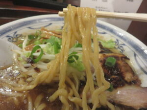 正油ラーメン@麺魂 力組（飯田橋駅）麺