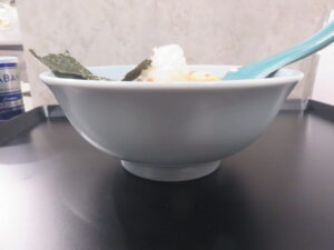 ラーメン@八王子ラーメン 横山食堂 吉祥寺店（吉祥寺駅）ビジュアル：サイド