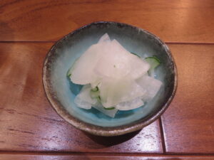 黒豚豚骨らーめん@麺りあんby江戸屋（笹塚駅）大根の漬物