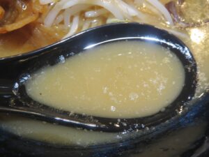 黒豚豚骨らーめん@麺りあんby江戸屋（笹塚駅）スープ