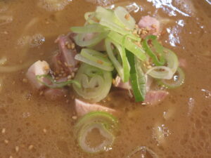 朝ラーメン@新家系ラーメン 気骨家（岩本町駅）具