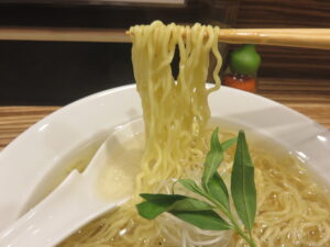 あゆラーメン@炭火焼きあゆラーメン GOTTAKU（経堂駅）麺