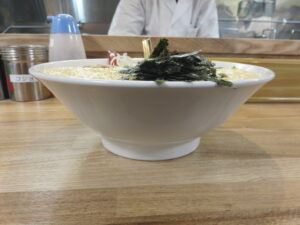 納豆らぁめん@らぁめん ふるいち（神田駅）ビジュアル：サイド