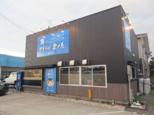 煮干し中華（小盛・こってり）@中華そば 雲ノ糸 鶴岡本店（鶴岡駅）外観