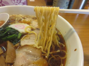 正油らーめん@らーめん ヒグマ 小千谷本店（新潟県小千谷市）麺