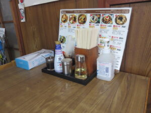 ラーメン@手打ラーメン 柳屋（新潟県十日町市）卓上