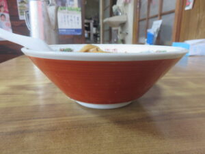 ラーメン@手打ラーメン 柳屋（新潟県十日町市）ビジュアル：サイド