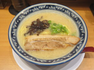 ノーマル醤油豚骨ラーメン@濃厚豚骨ラーメン 豚と小麦（神田駅）ビジュアル