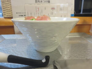 地鶏出汁醤油@ramen rise niji（渋川駅）ビジュアル：サイド