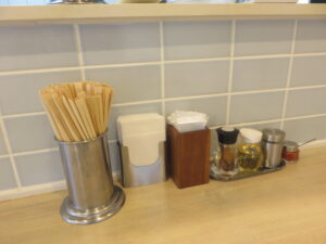 中華そば 塩（手揉み中太麺）@中華そば カスミソウ（県庁前駅）卓上