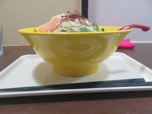 トムヤム風3SOらーめん@RA-MEN 3SO.（成瀬駅）ビジュアル：サイド