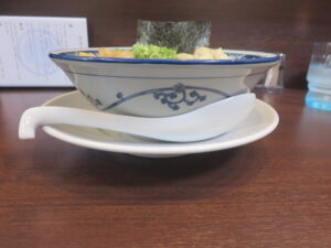 塩わんたんめん（手揉み麺）@ひら松（白沢駅）ビジュアル：サイド
