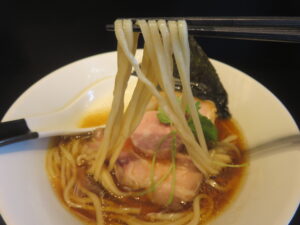 地鶏の生揚げ醤油そば@らぁ麺 飛鶏（味鋺駅）麺