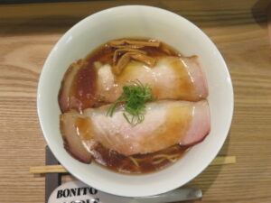 鰹醤油らぁめん@BONITO NOODLE RAIK（駒沢大学駅）ビジュアル：トップ