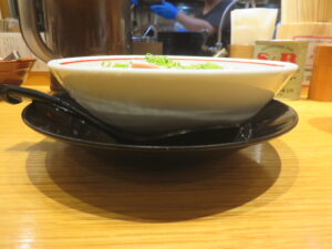 豚骨ラーメン@豚骨ラーメン そらのいろ 麹町本舗（麹町駅）ビジュアル：サイド