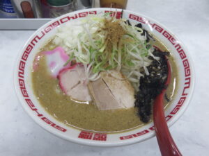 濃厚煮干し味噌ラーメン（サッポロ風縮れ麺）@MISO HANAMICHI 本店（北参道駅）ビジュアル
