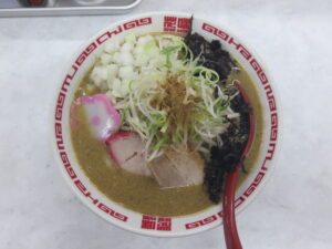 濃厚煮干し味噌ラーメン（サッポロ風縮れ麺）@MISO HANAMICHI 本店（北参道駅）ビジュアル：トップ