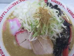 濃厚煮干し味噌ラーメン（サッポロ風縮れ麺）@MISO HANAMICHI 本店（北参道駅）具
