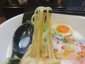 冷やし鶏白湯らあめん@らあめん 彩鶏どり（上板橋駅）麺