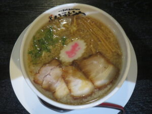 ラーメン（背脂あり）@会津喜多方RAMEN 二代目 いわいや（乃木坂駅）ビジュアル：トップ