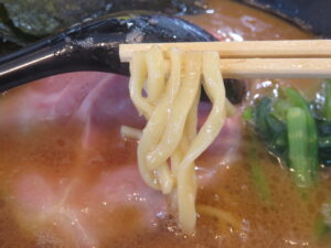 らぁめん@立喰いらぁめん たいせい（四ツ谷駅）麺