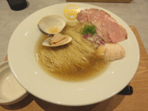 「はまぐり×濃厚ペースト」塩の魚介らぁめん@Ramen 塩と貝 つなぐ（汐留駅）ビジュアル