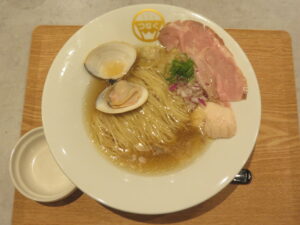 「はまぐり×濃厚ペースト」塩の魚介らぁめん@Ramen 塩と貝 つなぐ（汐留駅）ビジュアル：トップ