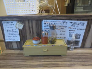 親鶏醤油そば@自家製麺ぼっち（矢向駅）卓上