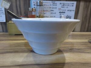 親鶏醤油そば@自家製麺ぼっち（矢向駅）ビジュアル：サイド